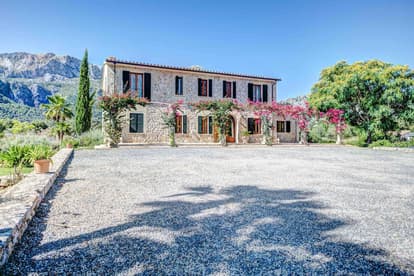 Villa Amidst the Mountains in Pollensa