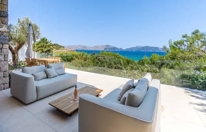 The Seafront Turquoise Villa in Alcudia